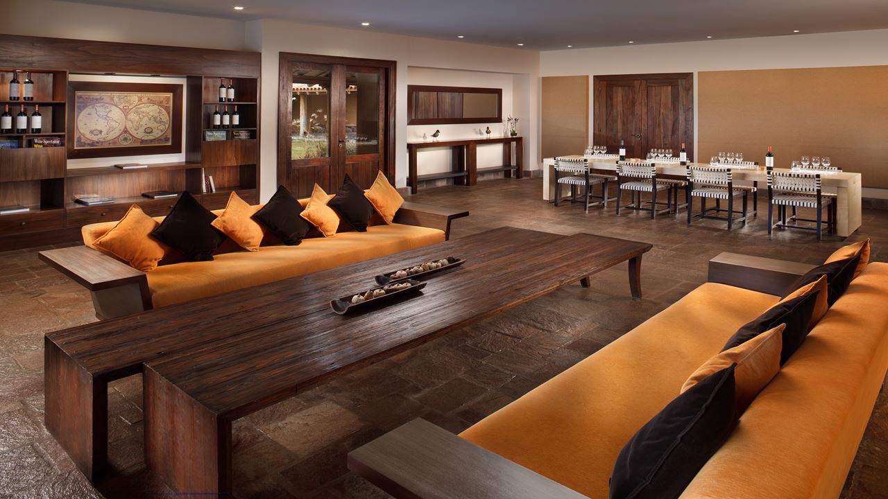 Wine Tasting And Lunch In Luxurious (1)